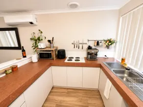 Bright & Cosy 3BR: Fire Pit, Garden, Pet friendly! - Image 3