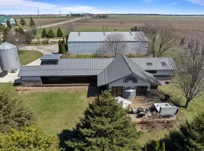 Modern Farmhouse - Image 2