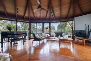 The Graceful Dodeca Treehouse Coalcliff - Image 4