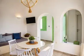 Two Gods Santorini Premium Jacuzzi Sea View Suites - Image 5