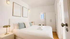 Stylish Alfama Apartment | River Views by the Sé - Image 3