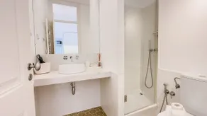 Stylish Alfama Apartment | River Views by the Sé - Image 5
