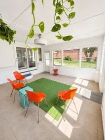 Cozy Green House Close To Shops In Ponca City - Image 4