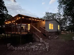 Cozy Nine Acre Retreat Near Canton Lake Sleeps 10 - Image 3