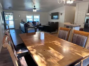 Cozy Nine Acre Retreat Near Canton Lake Sleeps 10 - Image 5