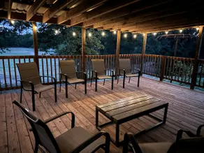 Cozy Nine Acre Retreat Near Canton Lake Sleeps 10 - Image 2