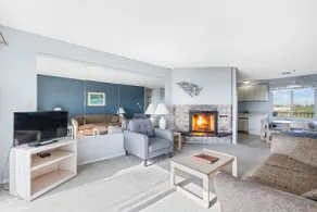 Ocean View Family Suite for 6 with Fireplace - Pool and Hot Tub - Image 4