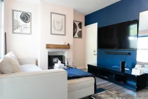 Unique 2BR Home in Gillingham•Wi-Fi•Parking - Image 4