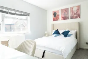 Unique 2BR Home in Gillingham•Wi-Fi•Parking - Image 5