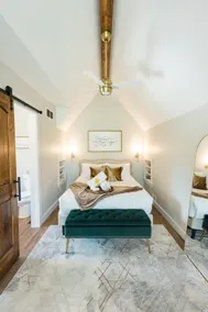 Honey Hideaway | Luxury Couples Cabin + Hot Tub - Image 4