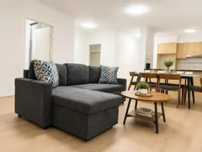 2BR Apartment Central Rail Station CBD Free Parking - Image 2