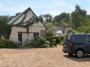 House with very large enclosed garden 4 minutes from the center - Image 3