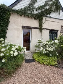 House with very large enclosed garden 4 minutes from the center - Image 4