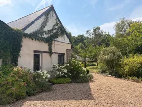 House with very large enclosed garden 4 minutes from the center - Image 2