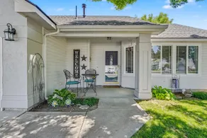 Peaceful 3BR,2BA/ Backyard Oasis! - Image 2