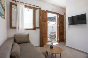 Gregory & Stam Luxury Apartment - Image 2