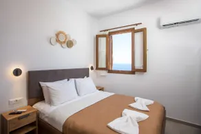 Gregory & Stam Luxury Apartment - Image 3
