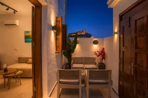 Gregory & Stam Luxury Apartment - Image 5
