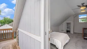 Affordable bungalow, quiet neighborhood w/laundry - Image 5