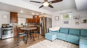 Affordable bungalow, quiet neighborhood w/laundry - Image 2