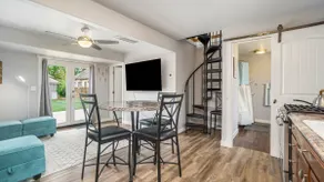 Affordable bungalow, quiet neighborhood w/laundry - Image 3