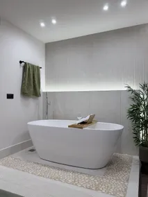 Eros: Romantic Retreat, Freestanding Bathtub - Image 2