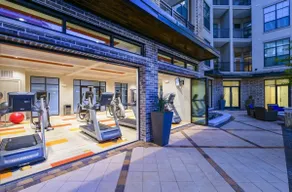 Luxury Galleria Mid-rise Apartment - Image 5