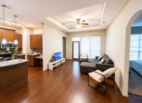Luxury Galleria Mid-rise Apartment - Image 2