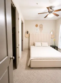 Luxury Galleria Mid-rise Apartment - Image 4
