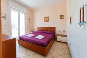 GuestHost - Comfy Balcony Flat with Sea View - Image 2