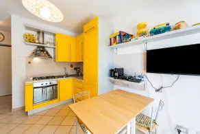 GuestHost - Comfy Balcony Flat with Sea View - Image 3