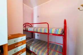 GuestHost - Comfy Balcony Flat with Sea View - Image 4