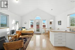 Riverside Apartment - Image 3