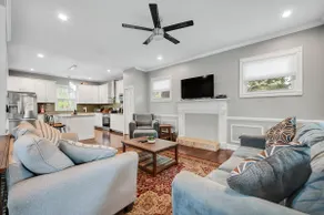 Stylish 4 bedroom house with outdoor dining and fenced backyard. - Image 3