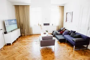 Huge Central Designer Loft with Tyrolean Flair - Image 2