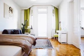 Huge Central Designer Loft with Tyrolean Flair - Image 5