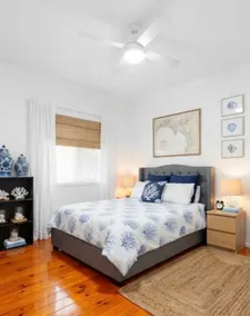 Cottage by the bay - Image 2