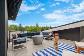 The Shoreline a Luxury Escape with Rooftop & Hot Tub - Image 3