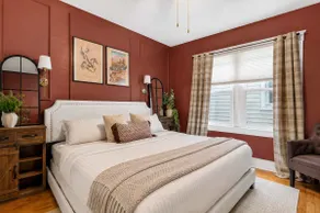 Group-friendly Beechmont retreat with backyard - Image 3
