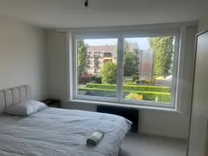 Discover this 3-bedroom apartment parkside - Image 2