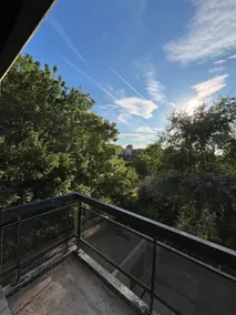 Discover this 3-bedroom apartment parkside - Image 4
