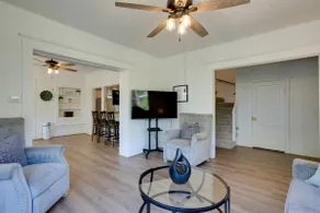 Easy Access to Dtwn! Seattle Group-friendly Home - Image 5