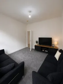 Stylish Main Door Flat | Hot Tub | Walk to Centre - Image 2
