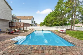 Elegant 3BR 5-Bed Spacious Home: Pool & Patio - Image 5