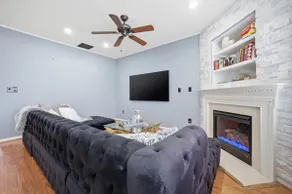 The Phoenix: 4BR Lakeside Retreat - Image 2