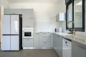 Stylish 4BR Apt l Private Balcony & Mamad - Image 4