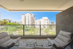 Stylish 4BR Apt l Private Balcony & Mamad - Image 2