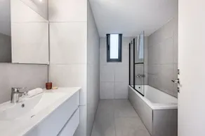 Stylish 4BR Apt l Private Balcony & Mamad - Image 5