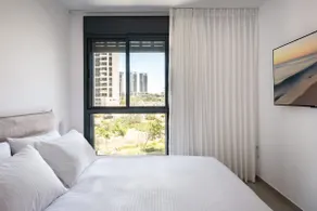 Stylish 4BR Apt l Private Balcony & Mamad - Image 3