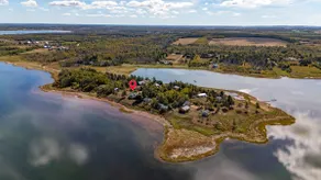 Waterfront renovated Cottage with heated Pool - Image 5